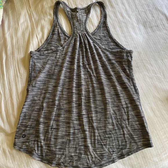 Lululemon black/white print stretchy tank, fits M - Picture 2 of 3